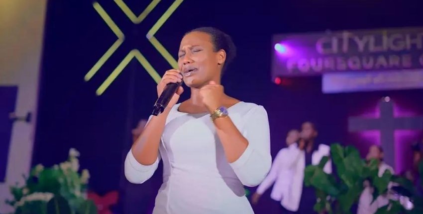 Ntajya atenguha abafana! Ange Nicole yashyize hanze amashusho y'indirimbo ‘Buri Gihe'