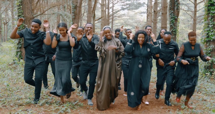 Irenda kumena Televiziyo, imara amabuye!! Amarangamutima y'abanyuzwe n'indirimbo "Amakamba" ya Maombi-VIDEO