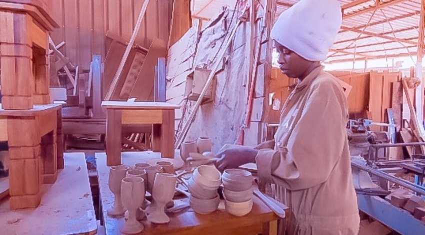 Inkuru y'abana b'abakobwa biteje imbere binyuze mu bubaji - Ku munsi ashobora gutahana 50,000 Frw 