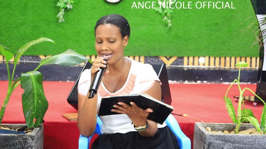 Ange Nicole yashyize hanze amashusho y'Indirimbo ‘Mwami Wakomeretse'