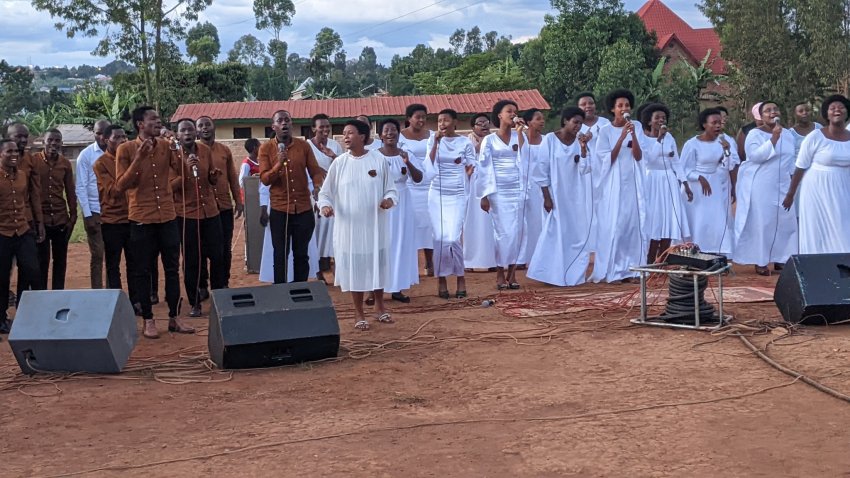 Hyssop iri mu makorali ari gukora cyane yashyize hanze amashusho y'indirimbo "lyo ntama" - VIDEO