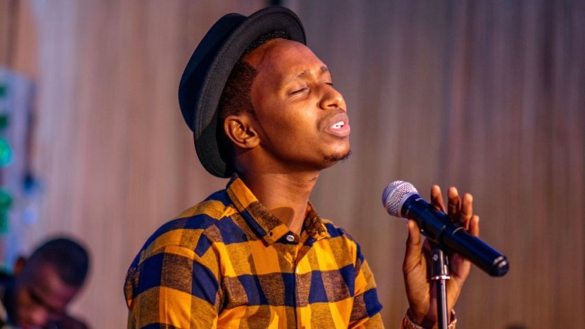 Israel Mbonye anafurahi sana kwa kuwa mwimbaji wa pili anayefikisha milioni Moja ya wafuasi