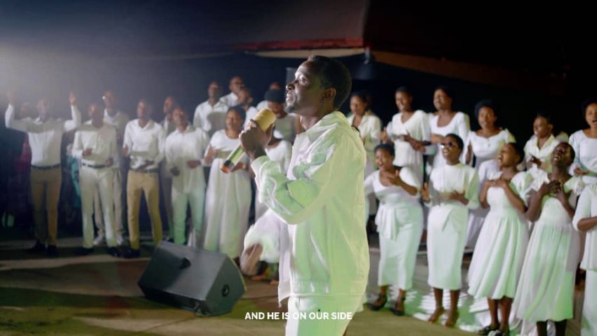 Korali La Trompette yatanze impano ya Noheli yiswe "Yesu Urumuri" - VIDEO