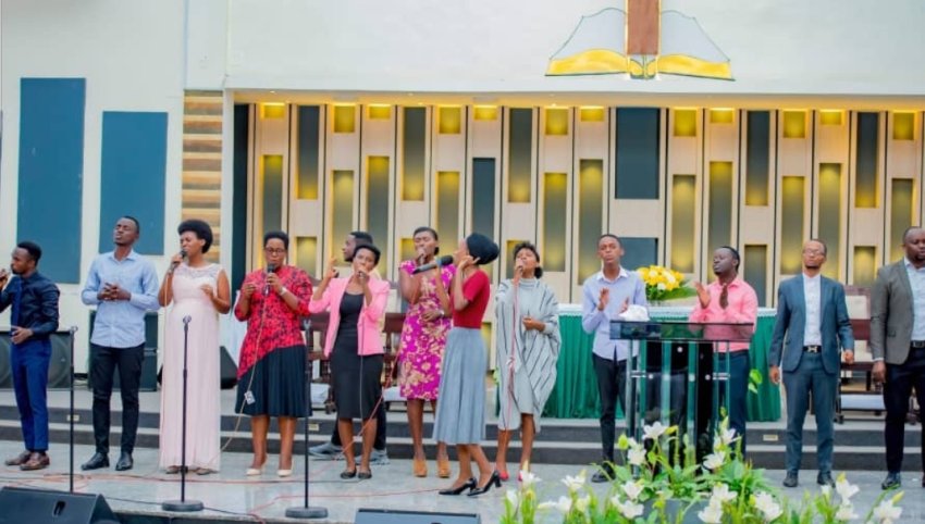 New Melody yafatanije n'umunyamerika gutambutsa ubutumwa mu ndirimbo nshya "Ndakwiringiye" - VIDEO