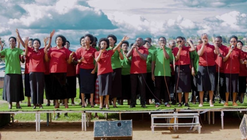 Basangiye n'abihannye: Byinshi kuri Gloria Choir yarwanyije ibiyobyabwenge binyuze mu kuririmba