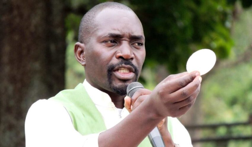 Nyuma y'uko aburiwe irengero Padiri yasanzwe amanitswe mu giti