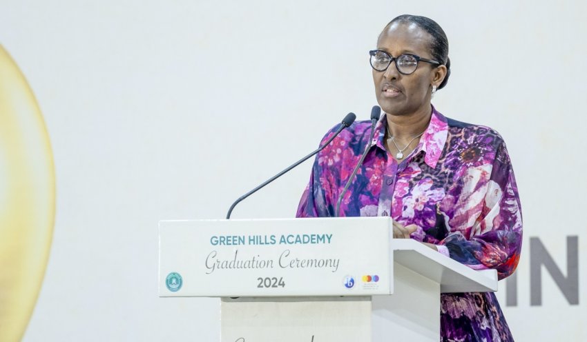 Madamu Jeannette Kagame yatanze impanuro ku banyeshuri basoje amasomo muri Green Hills Academy (GHA)