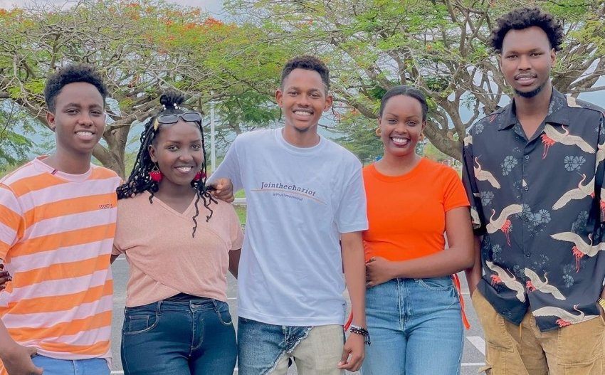 Victorious Team bakoranye indirimbo na Gaby Kamanzi bari i Kigali mu kumenyekanisha umuziki wabo