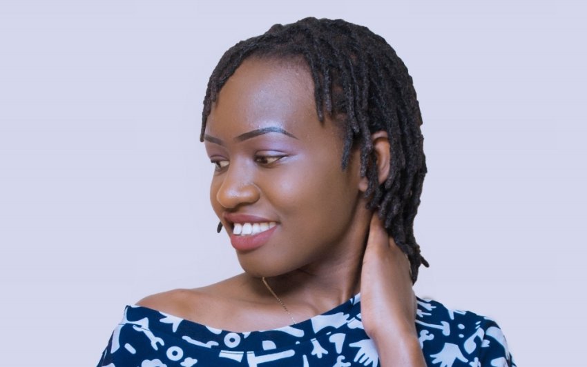 Nyuma y'iminsi 63 ashyize hanze indirimbo "Ku musaraba" azaniye abakunzi be "Tegereza" - Igihozo Christine 