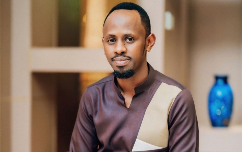 Prosper Nkomezi yijeje abakunzi be kubegereza ijuru mu gitaramo "Nzakingura" gikubiyemo ubuhamya bwe