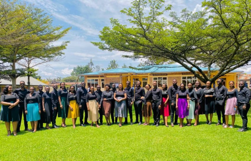 Adonai Family Choir yateguye umuti womora nk'ubuki mu gitaramo yatumiyemo Korali z'indobanure