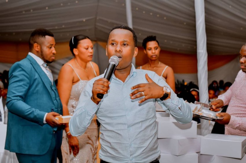 Chris Aimé wazinutswe umuziki wa Secular yashyize hanze indirimbo ya 8 ya Gospel yise "Nahisemo" - VIDEO