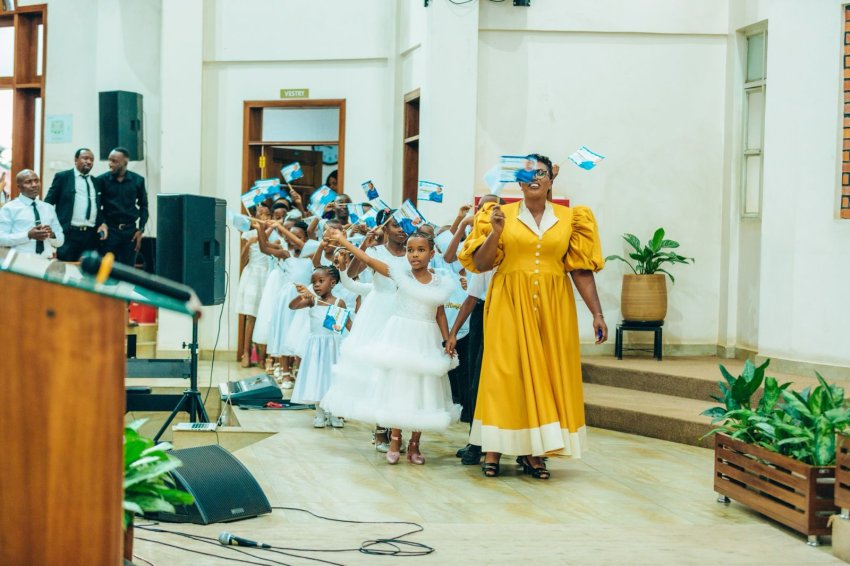Furaha Berthe yakoze igitaramo gikomeye “Himbazwa” cyari cyuzuyemo ubwiza bw'Imana - AMAFOTO