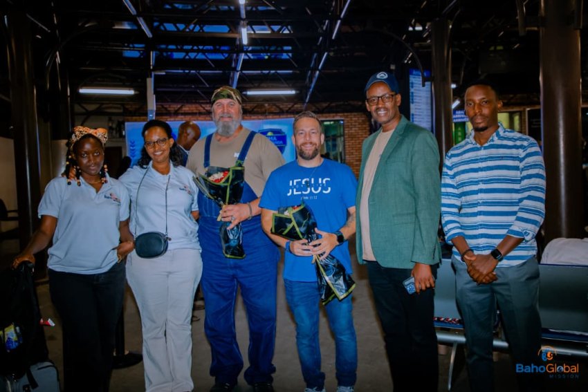 Abashyitsi bamaze kugera i Kabarondo hagiye kubera igiterane cy'amateka cyateguwe na Rev. Baho Isaie