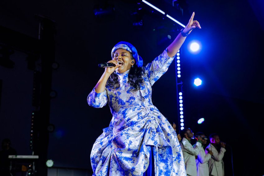 Jesca Mucyowera yakoze igitaramo cy'amateka akurirwa ingofero n'ibyamamare atungurwa n'abana be