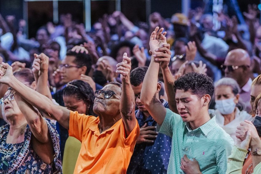 Umunsi wa kabiri wo gusengera kubohoka hamwe na Pastor Christian Gisanura