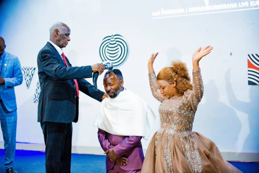 Apostle Missionner Emmanuel Uwimana yimikishijwe amavuta