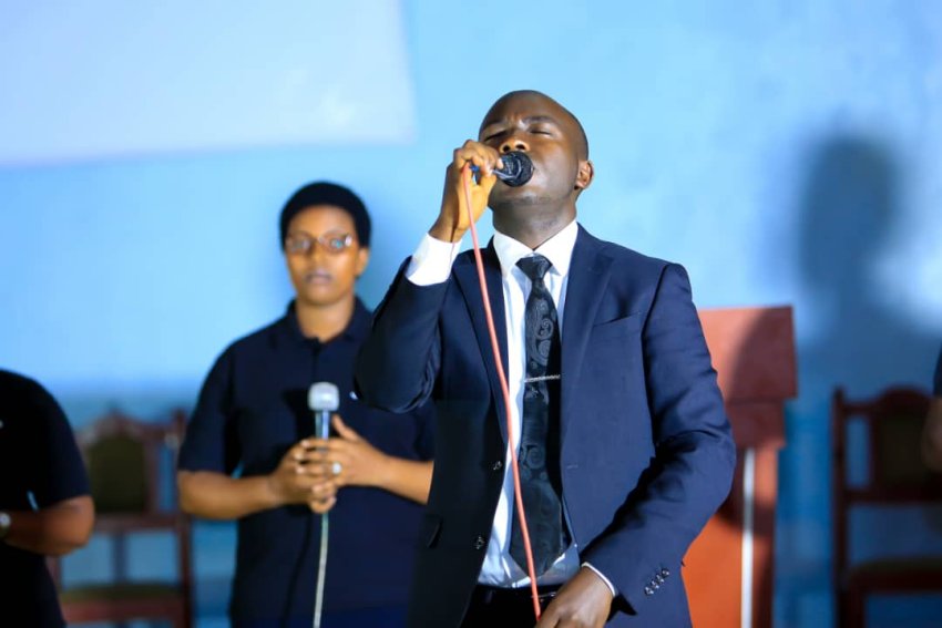 Mahoro Isaac uri kubyinira ku rukoma yasohoye indirimbo 'Isezerano' anateguza 'Kwihangana'-VIDEO