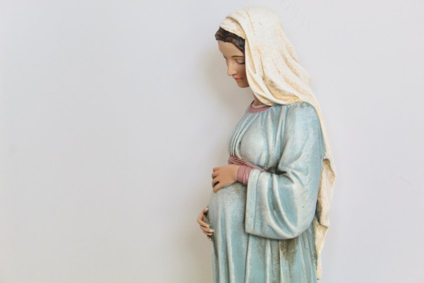 Ese iyo uza kuba Mariya wari kubyara Yesu cyangwa wari kuyikuramo?