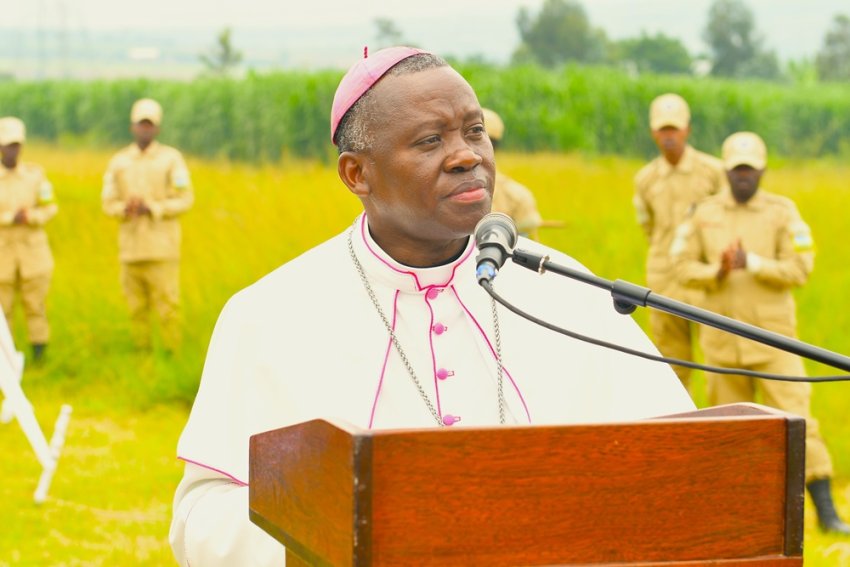 Nyuma yo kumenya ko abana bo muri Gereza ya Nyagatare badasurwa, Musenyeri Papias agiye kubikoraho