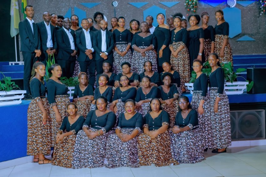 Sauti Hewani Group ikomeje gutungurana cyane yashyize hanze indirimbo yise "Izabikora" - VIDEO