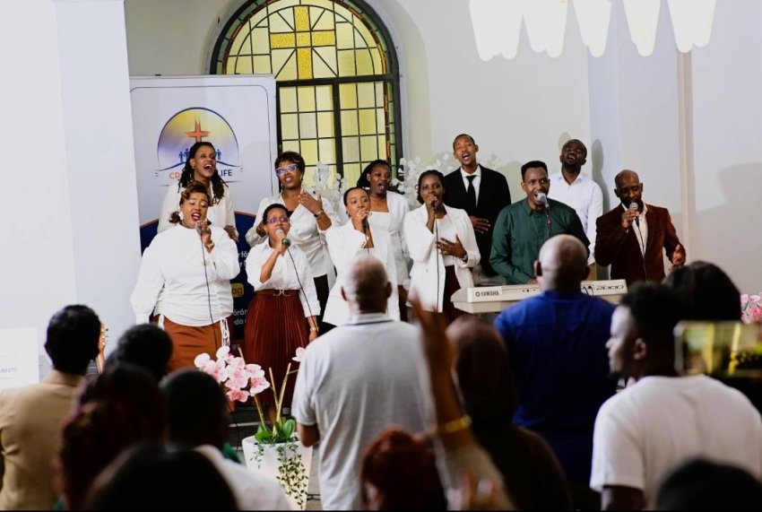 Bosco Nshuti uri kogeza Yesu i Burayi muri 'Europe Tour 2025' yasohoye indirimbo nshya "Jehovah" - VIDEO