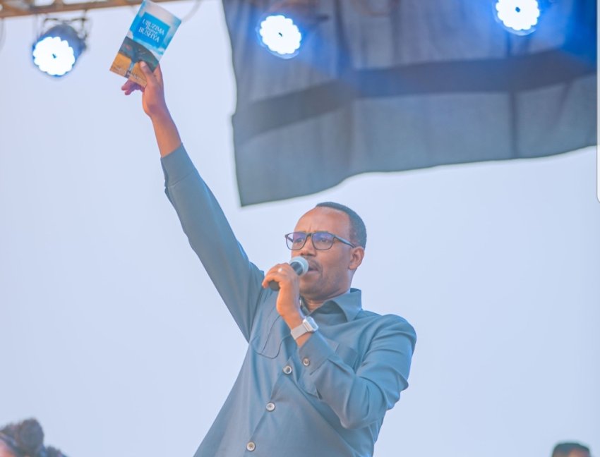 Rev Isaie Baho held a great crusade in Mahama camp, more than 10,000 received salvation