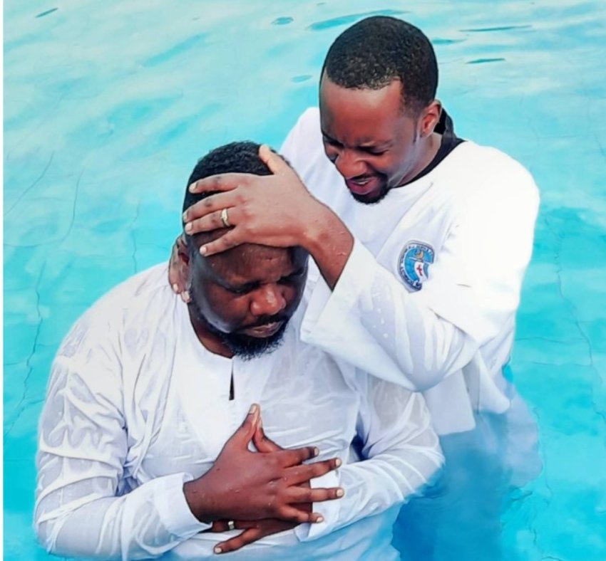Isezerano ryayo risohoye - Ishimwe rya Didier Muke [Di4Di] wateye ikirenge mu cya Yesu akabatizwa mu mazi menshi